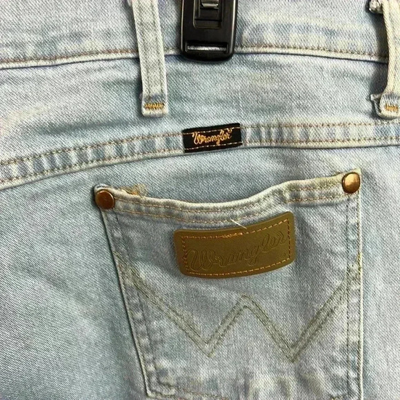 Wrangler Cowboy Cut Slim Fit Active Flex Jeans | Men's Jeans | Men's Light Wash - Picture 10 of 10